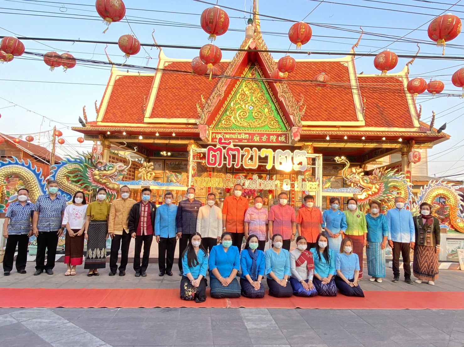 ☘พช.ยโสธรร่วมทำบุญตักบาตรย้อนยุค วิถีถิ่น วิถีไทย ถนนคนเดินยโสธร เมืองเก่าบ้านสิงห์ท่า และร่วมกันสวมใส่ผ้าไทยตามโครงการ “ผ้าไทยใส่ให้สนุก” Copy