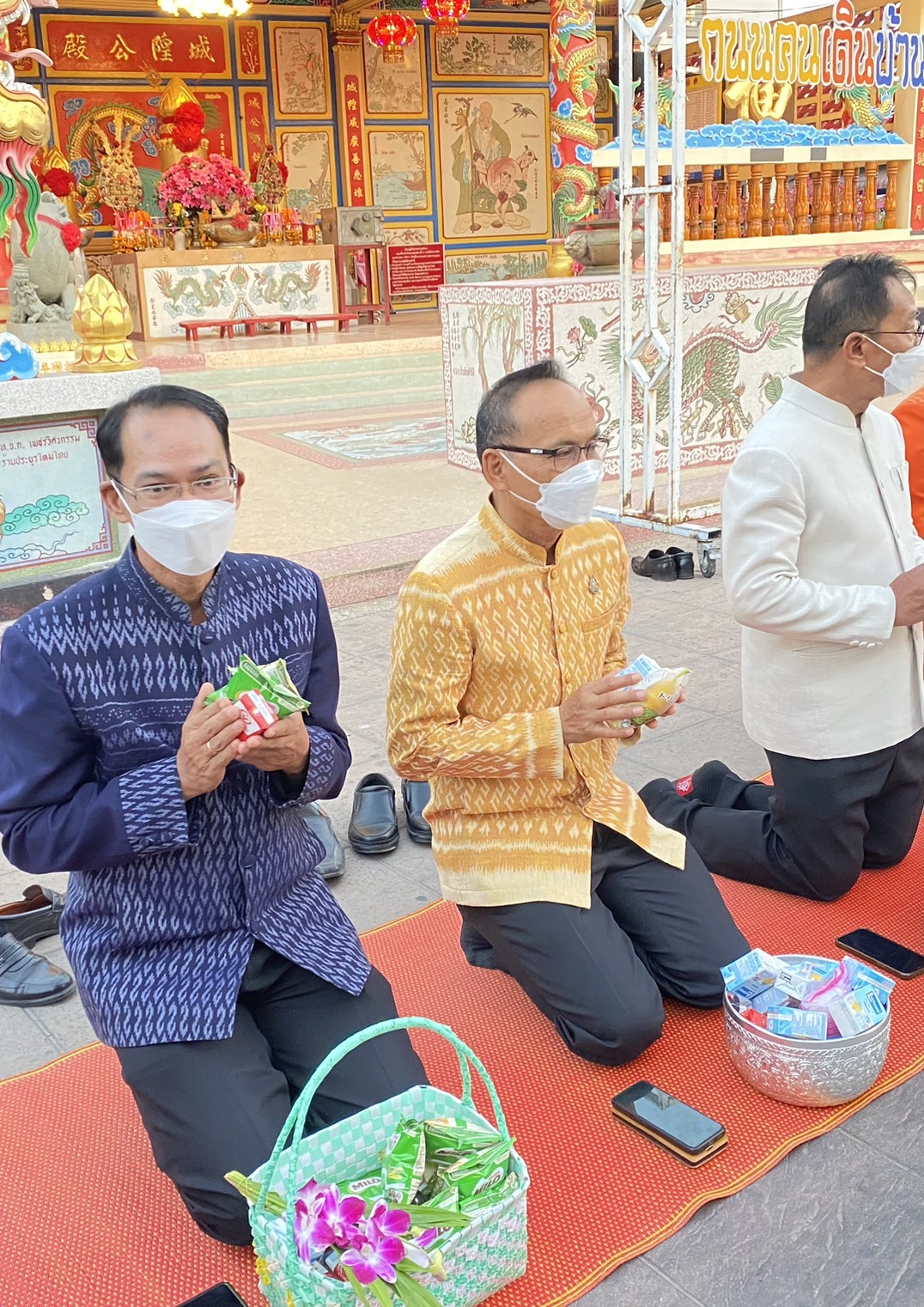 ☘พช.ยโสธรร่วมทำบุญตักบาตรย้อนยุค วิถีถิ่น วิถีไทย ถนนคนเดินยโสธร เมืองเก่าบ้านสิงห์ท่า และร่วมกันสวมใส่ผ้าไทยตามโครงการ “ผ้าไทยใส่ให้สนุก” Copy