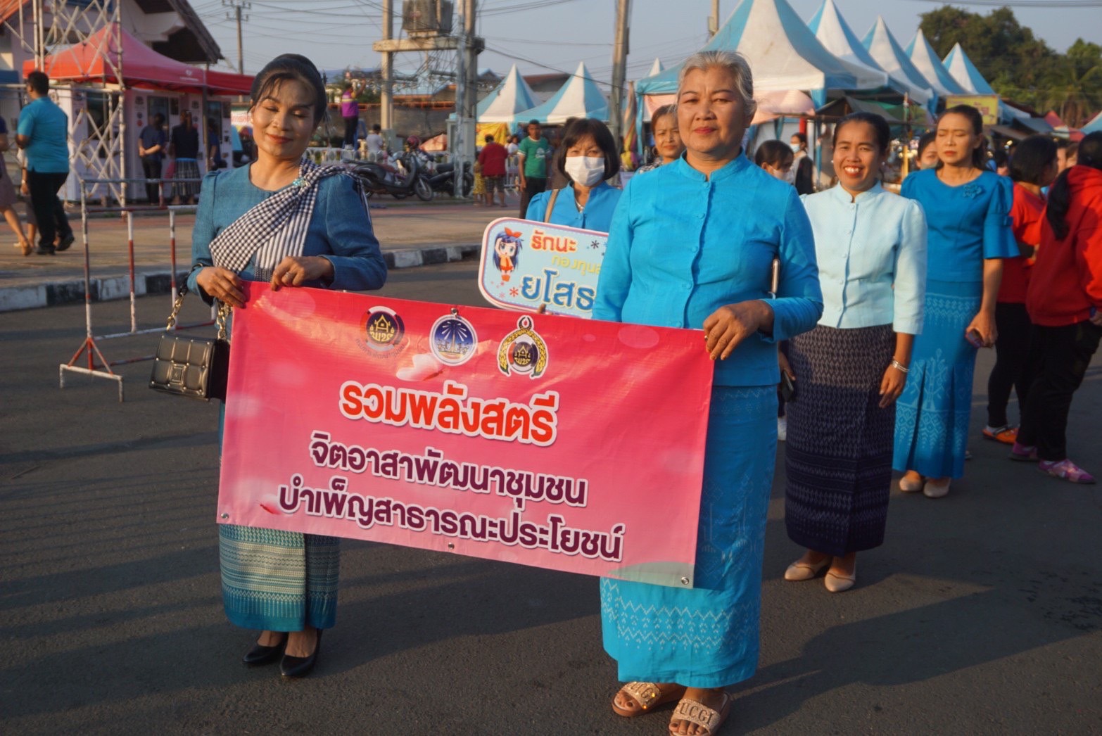 ?พช.ยโสธร เดินรณรงค์กิจกรรมงานพัฒนาชุมชนและร่วมเดินแบบผ้าไทยพื้นเมืองเนื่องในวันสตรีสากล ประจำปี 2566