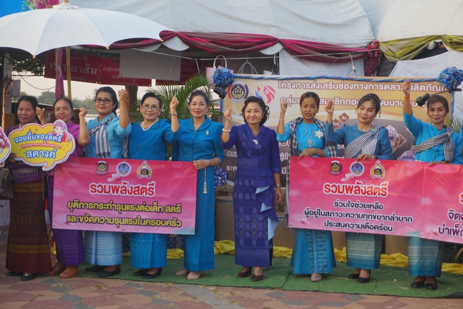 ?พช.ยโสธร เดินรณรงค์กิจกรรมงานพัฒนาชุมชนและร่วมเดินแบบผ้าไทยพื้นเมืองเนื่องในวันสตรีสากล ประจำปี 2566