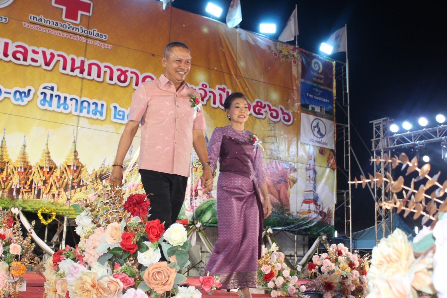 ?จังหวัดยโสธร จัดงานยิ่งใหญ่สุดอลังการ “สืบสานอนุรักษ์ศิลป์ ผ้าถิ่นไทย ดำรงไว้ในแผ่นดิน” ในการเดินแบบชุดผ้าไทยพื้นเมือง เพื่อการกุศล งานสถาปนาจังหวัดยโสธร ประจำปี 2566
