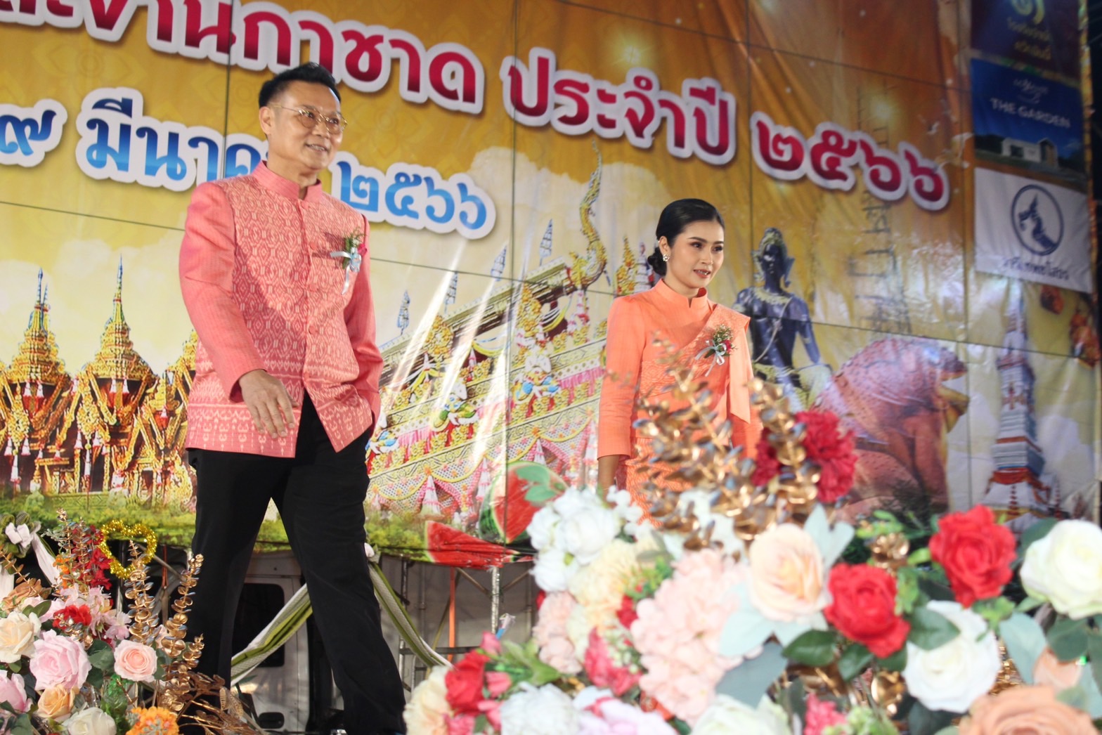 ?จังหวัดยโสธร จัดงานยิ่งใหญ่สุดอลังการ “สืบสานอนุรักษ์ศิลป์ ผ้าถิ่นไทย ดำรงไว้ในแผ่นดิน” ในการเดินแบบชุดผ้าไทยพื้นเมือง เพื่อการกุศล งานสถาปนาจังหวัดยโสธร ประจำปี 2566