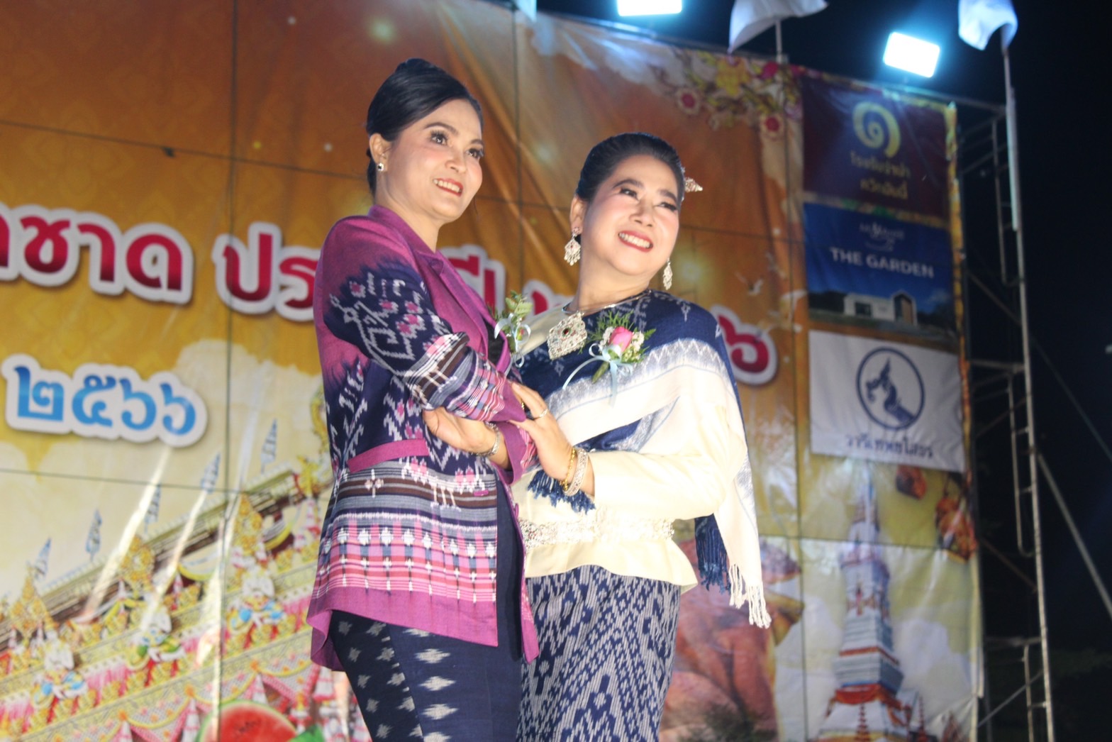 ?จังหวัดยโสธร จัดงานยิ่งใหญ่สุดอลังการ “สืบสานอนุรักษ์ศิลป์ ผ้าถิ่นไทย ดำรงไว้ในแผ่นดิน” ในการเดินแบบชุดผ้าไทยพื้นเมือง เพื่อการกุศล งานสถาปนาจังหวัดยโสธร ประจำปี 2566