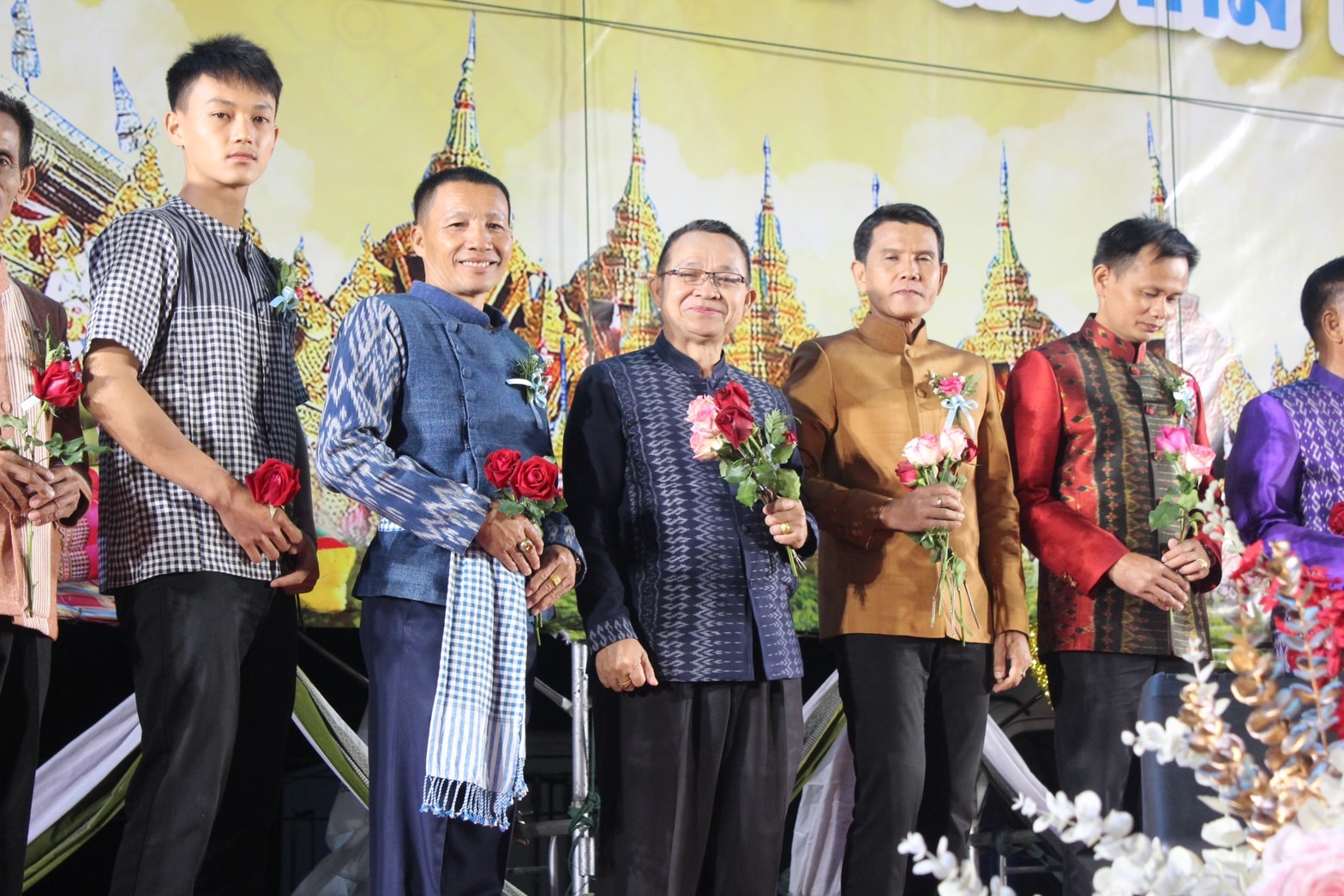 ?จังหวัดยโสธร จัดงานยิ่งใหญ่สุดอลังการ “สืบสานอนุรักษ์ศิลป์ ผ้าถิ่นไทย ดำรงไว้ในแผ่นดิน” ในการเดินแบบชุดผ้าไทยพื้นเมือง เพื่อการกุศล งานสถาปนาจังหวัดยโสธร ประจำปี 2566