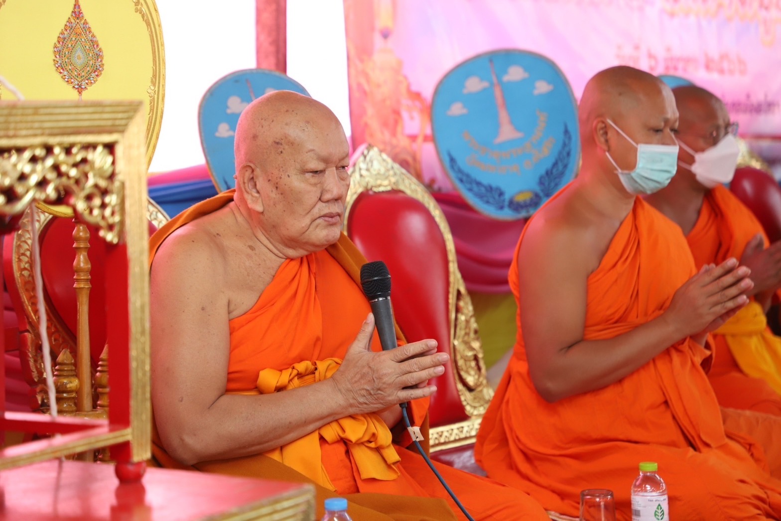 ?พช.ยโสธร ร่วมทำบุญตักบาตรพระภิกษุ สามเณร ถวายเป็นพุทธบูชา ถือศีล ปฏิบัติธรรม และให้ทานชีวิตโค กระบือ เพื่อความเป็นสิริมงคลแก่ตนเองและครอบครัว เนื่องในวันมาฆบูชา