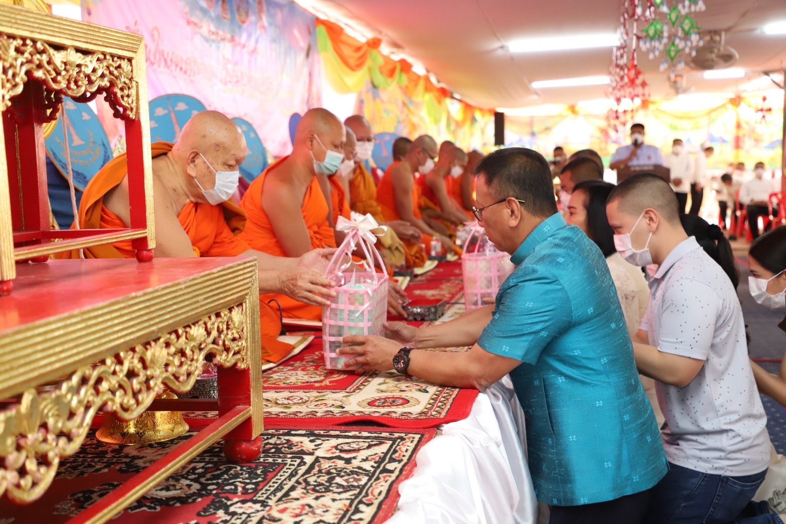 ?พช.ยโสธร ร่วมทำบุญตักบาตรพระภิกษุ สามเณร ถวายเป็นพุทธบูชา ถือศีล ปฏิบัติธรรม และให้ทานชีวิตโค กระบือ เพื่อความเป็นสิริมงคลแก่ตนเองและครอบครัว เนื่องในวันมาฆบูชา