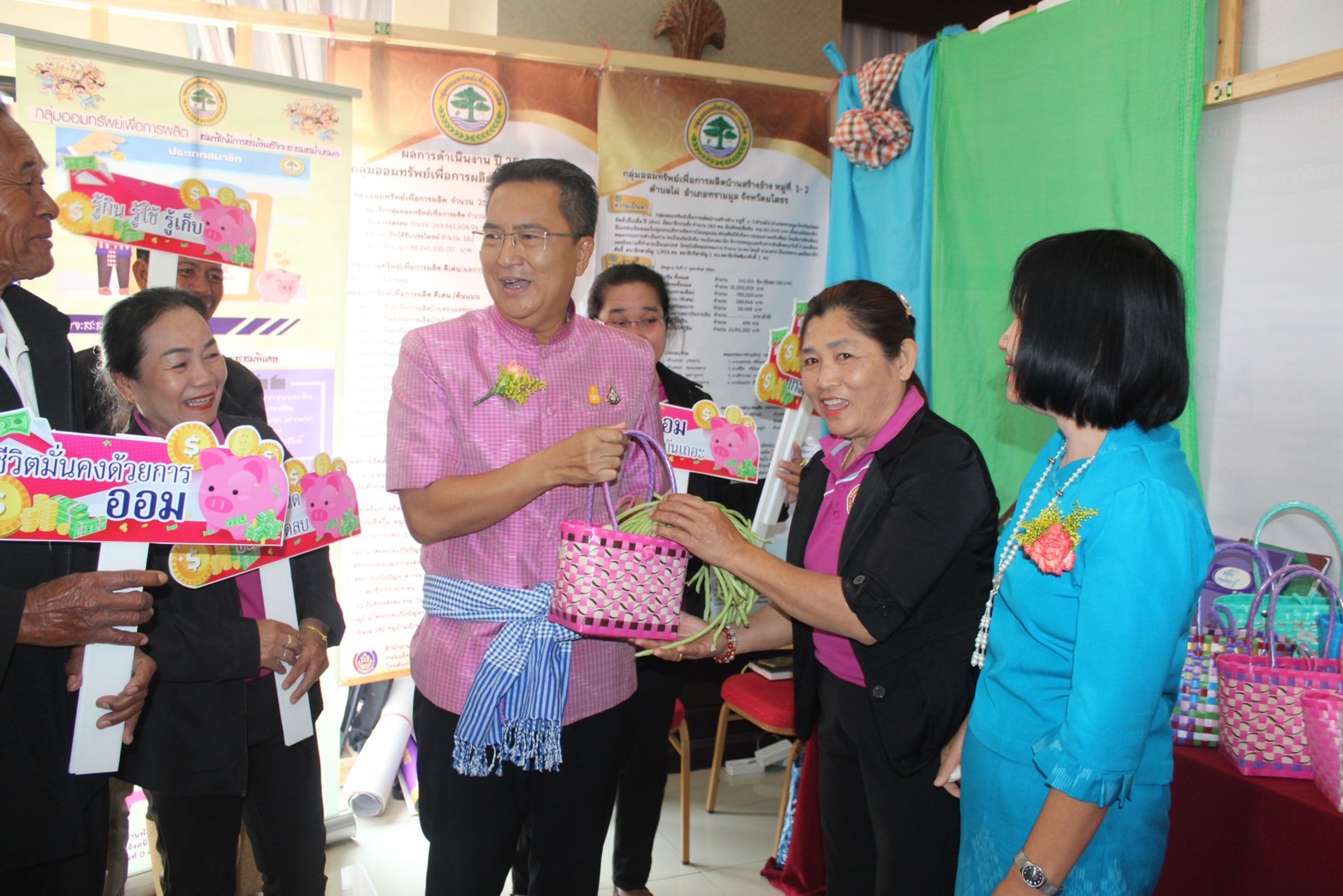 ?พช.ยโสธร ร่วมนำทีมกลุ่มออมทรัพย์เพื่อการผลิต ร่วมจัดนิทรรศการโครงการเพิ่มประสิทธิภาพการบริหารจัดการทุนชุมชนและ ยกระดับสู่การเป็นต้นแบบ กิจกรรมมหกรรมการออม ลดความเหลื่อมล้ำของประชาชน จังหวัดอุบลราชธานี