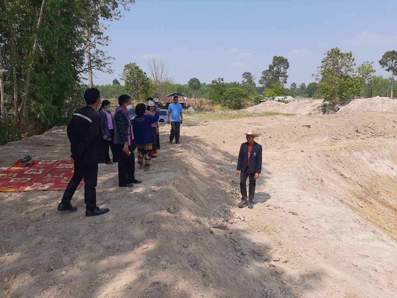 ?พช.ยโสธรลงพื้นที่ติดตามสนับสนุนการดำเนินงานโครงการพัฒนาพื้นที่ศูนย์เรียนรู้ทฤษฎีใหม่รูปแบบ “โคก หนอง นา โมเดล” ในพื้นที่เป้าหมายโครงการพัฒนาหมู่บ้านเศรษฐกิจพอเพียง ประจำปีงบประมาณ พ.ศ. 2566