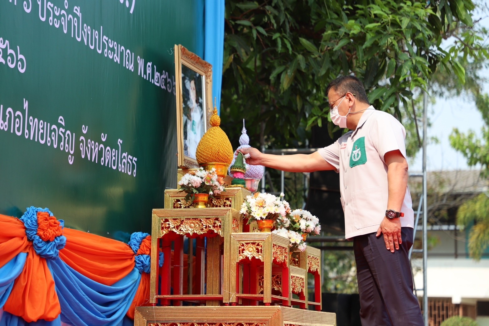 ?พช.ยโสธร ร่วมกิจกรรมหน่วยแพทย์เคลื่อนที่ พอ.สว. และ โครงการจังหวัดเคลื่อนที่ “เพิ่มรอยยิ้ม เติมความสุข ให้คนยโสธร” ที่ ตำบลน้ำคำ อำเภอไทยเจริญ จังหวัดยโสธร