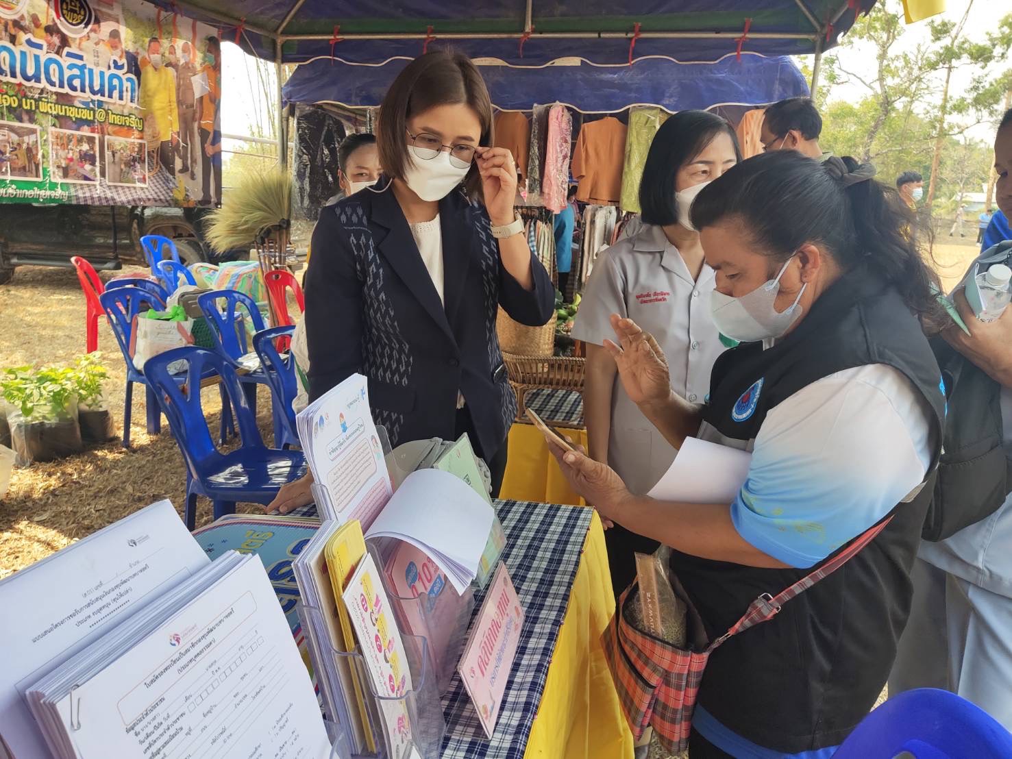 ?พช.ยโสธร ร่วมกิจกรรมหน่วยแพทย์เคลื่อนที่ พอ.สว. และ โครงการจังหวัดเคลื่อนที่ “เพิ่มรอยยิ้ม เติมความสุข ให้คนยโสธร” ที่ ตำบลน้ำคำ อำเภอไทยเจริญ จังหวัดยโสธร