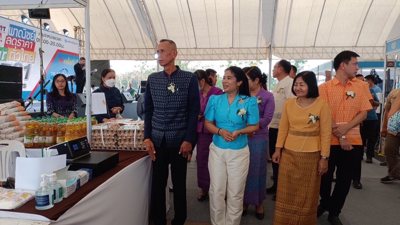 ?พช.ยโสธร ร่วมเปิดงานโครงการ “พาณิชย์ลดราคา!ออนทัวร์ ทั่วไทย จังหวัดยโสธร