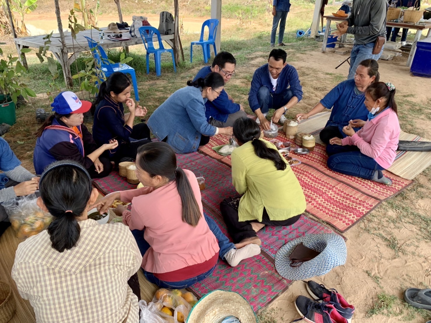 ☘พช.ยโสธร ชวนหิ้วปิ่นโต ไปเอามื้อสามัคคี ถือจอบเสียม พลิกฟื้นแผ่นดิน ณ พื้นที่เรียนรู้ชุมชนต้นแบบการพัฒนาคุณภาพชีวิต CLM ตำบลฟ้าหยาด อำเภอมหาชนะชัย จังหวัดยโสธร