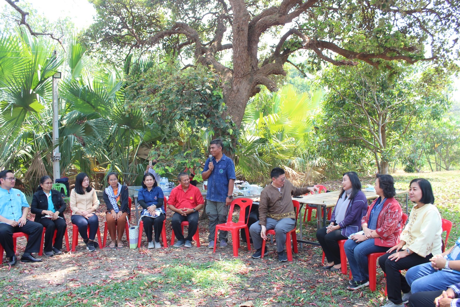 ☘ที่ปรึกษา ปลัด มท. ลงพื้นที่ เมืองบั้งไฟ ติดตามสนับสนุนศูนย์เรียนรู้ชุมชนต้นแบบการพัฒนาคุณภาพชีวิต ศูนย์เรียนรู้ CLM อำเภอมหาชนะชัย จังหวัดยโสธร