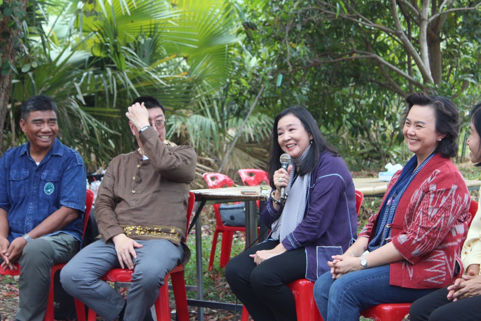 ☘ที่ปรึกษา ปลัด มท. ลงพื้นที่ เมืองบั้งไฟ ติดตามสนับสนุนศูนย์เรียนรู้ชุมชนต้นแบบการพัฒนาคุณภาพชีวิต ศูนย์เรียนรู้ CLM อำเภอมหาชนะชัย จังหวัดยโสธร