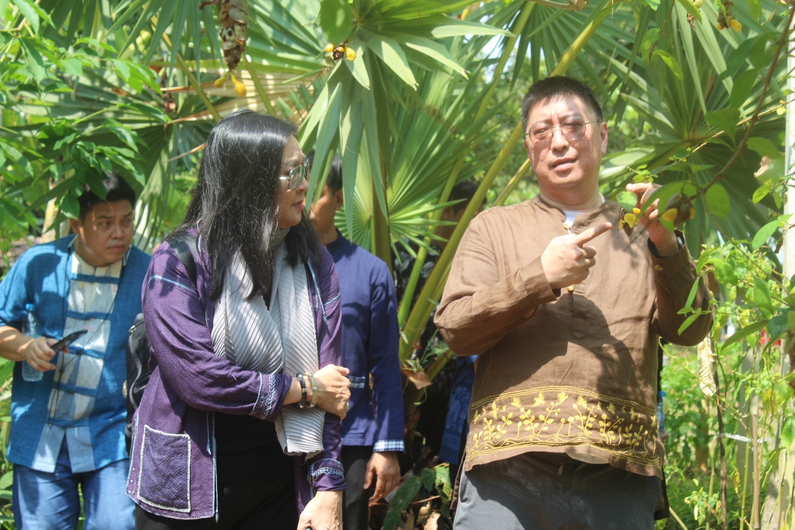 ☘ที่ปรึกษา ปลัด มท. ลงพื้นที่ เมืองบั้งไฟ ติดตามสนับสนุนศูนย์เรียนรู้ชุมชนต้นแบบการพัฒนาคุณภาพชีวิต ศูนย์เรียนรู้ CLM อำเภอมหาชนะชัย จังหวัดยโสธร