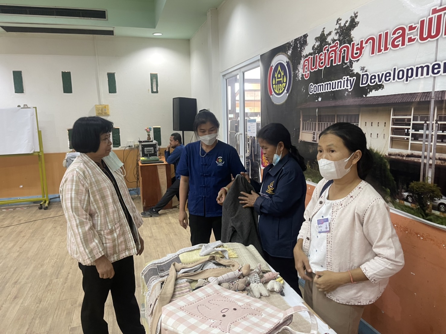 (lotus)พช.ยโสธร ร่วมประชุมโครงการสนองพระราชดำริโครงการ อนุรักษ์พันธุกรรมพืชอันเนื่องมาจากพระราชดำริสมเด็จพระเทพรัตนราชสุดาฯ สยามบรมราชกุมารี