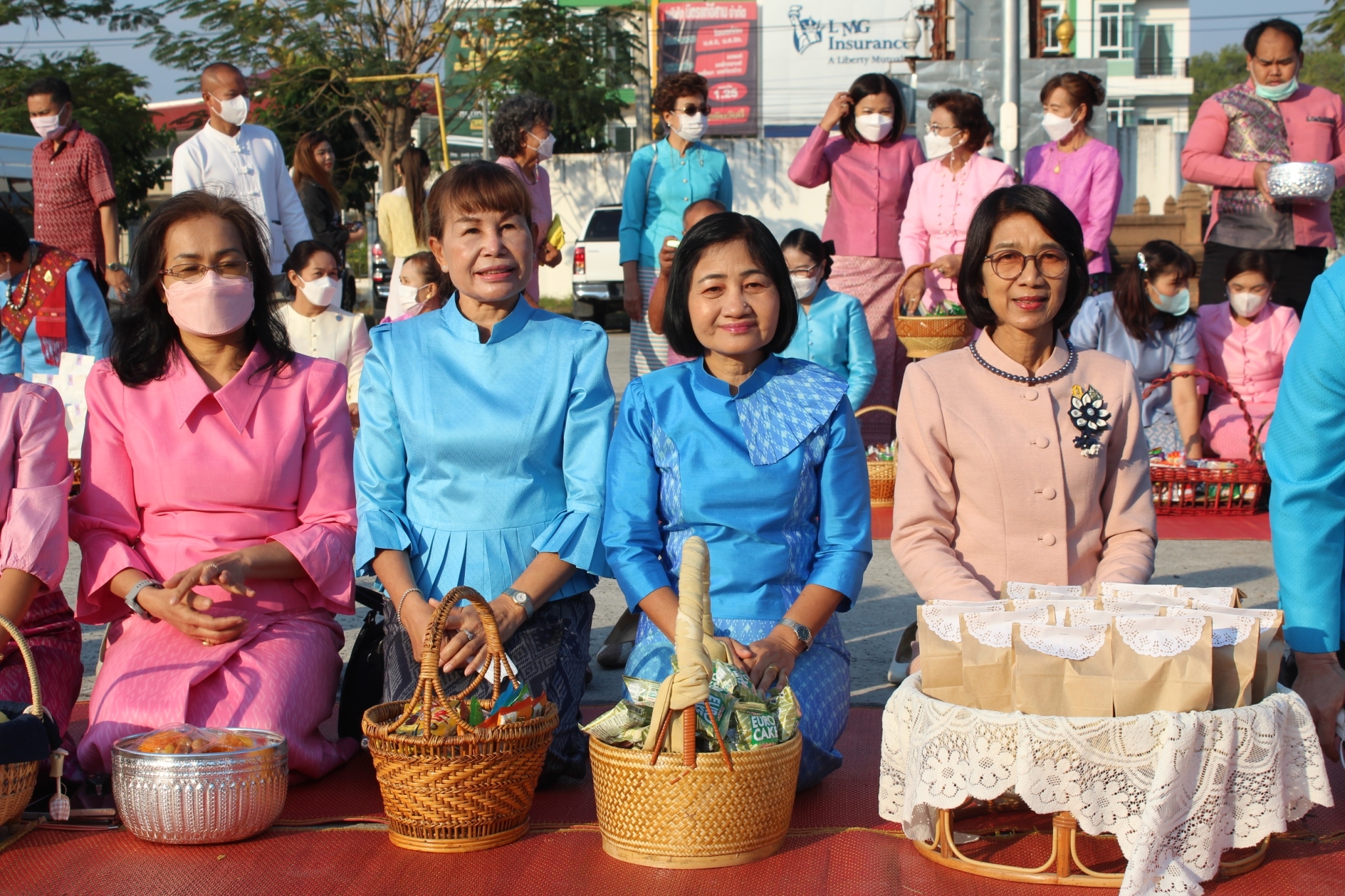 ?พช.ยโสธร ร่วมกิจกรรมทำบุญตักบาตร นำสู่ทาน ศีลและการสงเคราะห์เพื่อนำอาหารและสิ่งของช่วยเหลือ ผู้ได้รับความเดือดร้อน (TPMAP/ThaiQM) ผู้ด้อยโอกาส/กลุ่มเปราะบาง จังหวัดยโสธร ประจำปี พ.ศ.2566 ภายใต้โครงการขจัดความยากจนพัฒนาคนทุกช่วงวัยอย่างยั่งยืนตามหลัก ปรัชญาของเศรษฐกิจพอเพียง