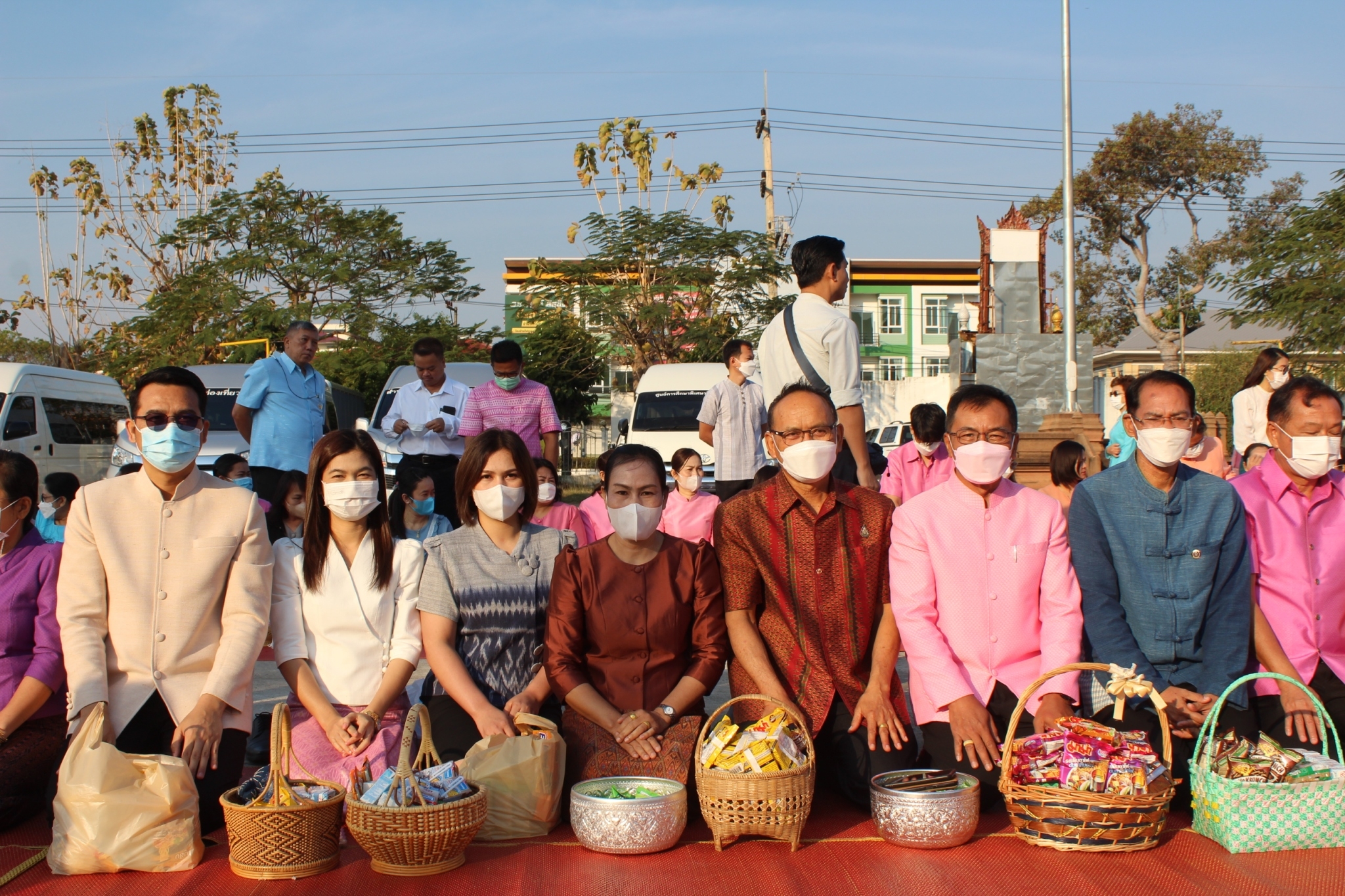 ?พช.ยโสธร ร่วมกิจกรรมทำบุญตักบาตร นำสู่ทาน ศีลและการสงเคราะห์เพื่อนำอาหารและสิ่งของช่วยเหลือ ผู้ได้รับความเดือดร้อน (TPMAP/ThaiQM) ผู้ด้อยโอกาส/กลุ่มเปราะบาง จังหวัดยโสธร ประจำปี พ.ศ.2566 ภายใต้โครงการขจัดความยากจนพัฒนาคนทุกช่วงวัยอย่างยั่งยืนตามหลัก ปรัชญาของเศรษฐกิจพอเพียง