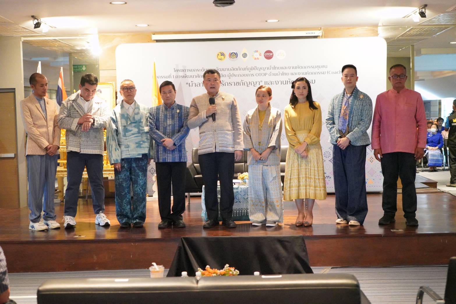 พช.ยโสธร นำทีมผู้ผลิต ผู้ประกอบการ OTOP ประเภทผ้าและเครื่องแต่งกายเข้าร่วมกิจกรรมการพัฒนาศักยภาพผู้ผลิต ผู้ประกอบการ OTOP ด้านผ้าไทย และงานหัตถกรรม (Coaching) “ผ้าลายดอกรักราชกัญญา” จุดดำเนินการที่ 3 จังหวัดบุรีรัมย์