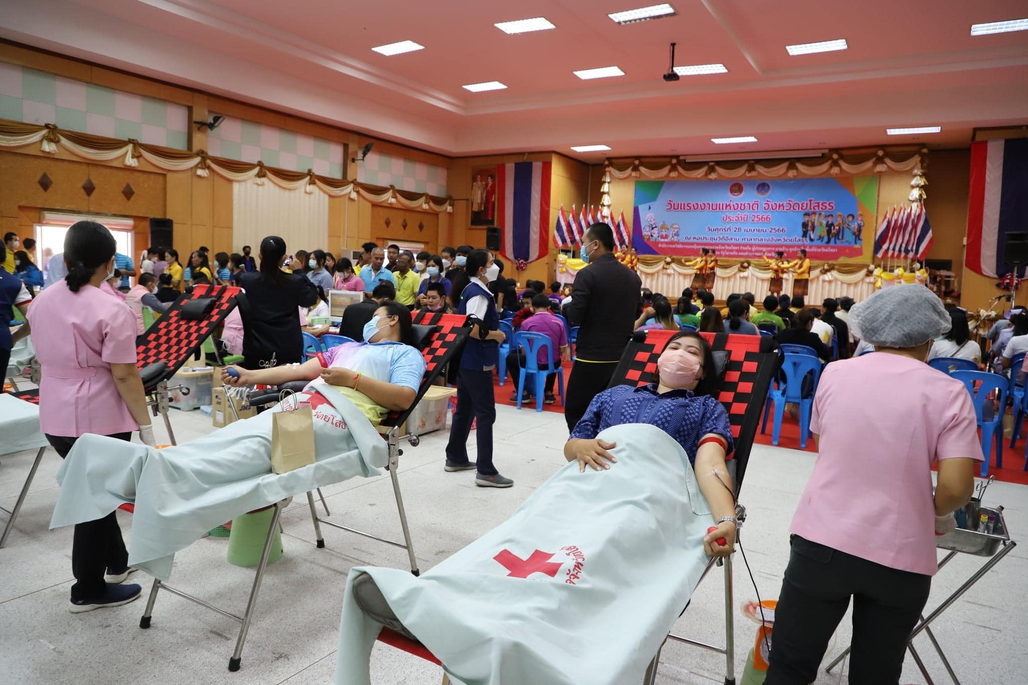 จังหวัดยโสธร จัดงาน “วันแรงงานแห่งชาติ” ขับเคลื่อนและพัฒนาคุณภาพชีวิตของแรงงาน พร้อมรับบริจาคโลหิต ทำความดีด้วยหัวใจ