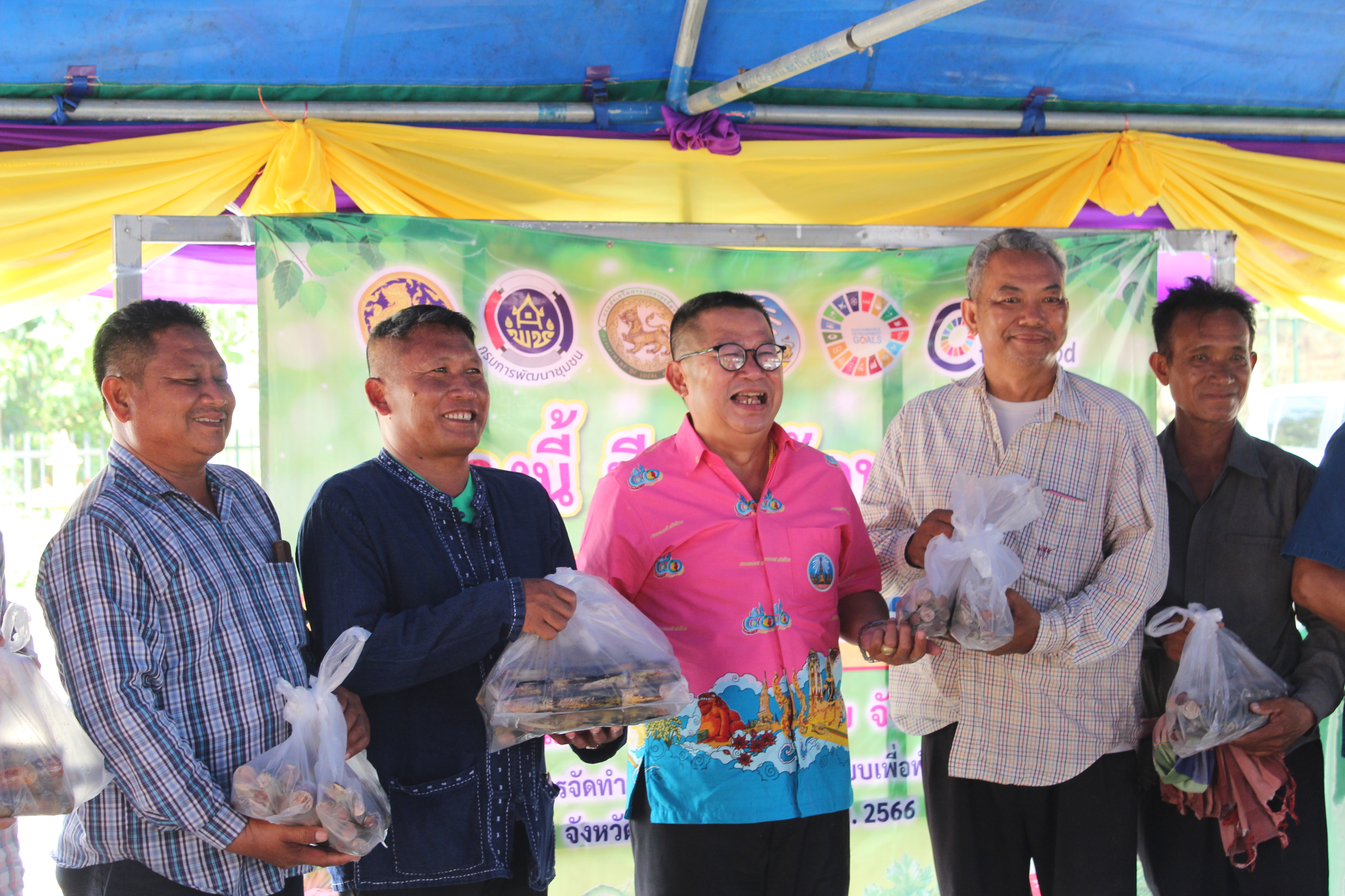 ?พช.ยโสธร ดำเนินกิจกรรม ทางนี้มีผล ผู้คนรักกัน “ถนนกินได้ ปลอดภัยไร้สารพิษ”ตำบลบึงแก อำเภอมหาชนะชัย จังหวัดยโสธร ภายใต้การจัดทำตำบลสารสนเทศตำบลต้นแบบเพื่อพัฒนาคุณภาพชีวิต