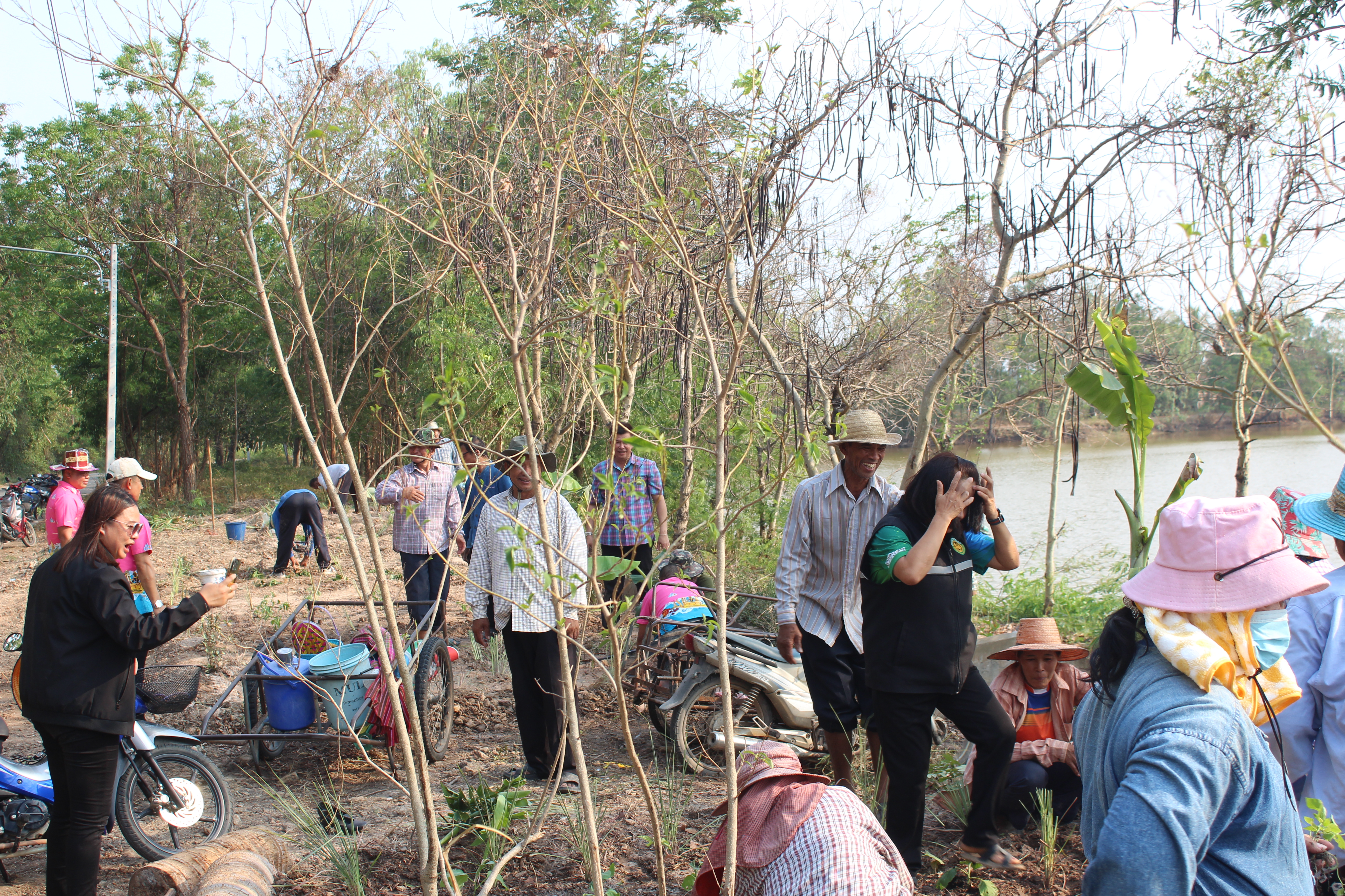 ?พช.ยโสธร ดำเนินกิจกรรม ทางนี้มีผล ผู้คนรักกัน “ถนนกินได้ ปลอดภัยไร้สารพิษ”ตำบลบึงแก อำเภอมหาชนะชัย จังหวัดยโสธร ภายใต้การจัดทำตำบลสารสนเทศตำบลต้นแบบเพื่อพัฒนาคุณภาพชีวิต