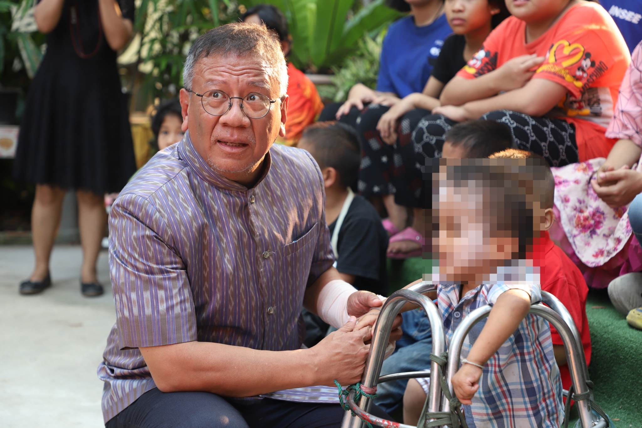 ?พ่อเมืองยโสธร ส่งมอบอาหารและสิ่งของช่วยเหลือ ผู้ได้รับความเดือดร้อน (TPMAP/ThaiQM) ผู้ด้อยโอกาส/กลุ่มเปราะบาง ประจำปี พ.ศ.2566 ภายใต้การขับเคลื่อนการขจัดความยากจนและพัฒนาคนทุกช่วงวัยอย่างยั่งยืนตามหลักปรัชญาของเศรษฐกิจพอเพียง (ศจพ.) และการขับเคลื่อนบันทึกข้อตกลงความร่วมมือ (MOU) บทบาทในการเกื้อหนุนระหว่างวัด ราชการ และชุมชนให้มีความสุขอย่างยั่งยืน ระหว่างฝ่ายสาธารณสงเคราะห์ มหาเถรสมาคม กระทรวงมหาดไทยและสถาบันเทคโนโลยีพระจอมเกล้าเจ้าคุณทหารลาดกระบัง สู่การขับเคลื่อนเป้าหมายการพัฒนาที่ยั่งยืน (SDGs) จังหวัดยโสธร