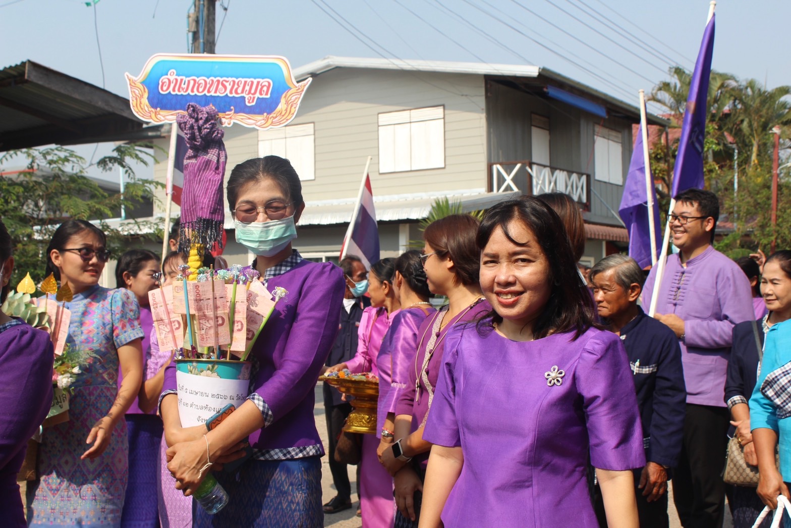 พช.ยโสธร ดำเนินกิจกรรมทอดผ้าป่าสามัคคี สมทบกองทุนพัฒนาเด็กชนบทในพระราชูปถัมภ์สมเด็จพระเทพรัตนราชสุดาฯสยามบรมราชกุมารี ณ วัดโพธาราม บ้านโพธิ์ทอง หมู่ที่ 12 ตำบลห้องแซง อำเภอเลิงนกทา จังหวัดยโสธร