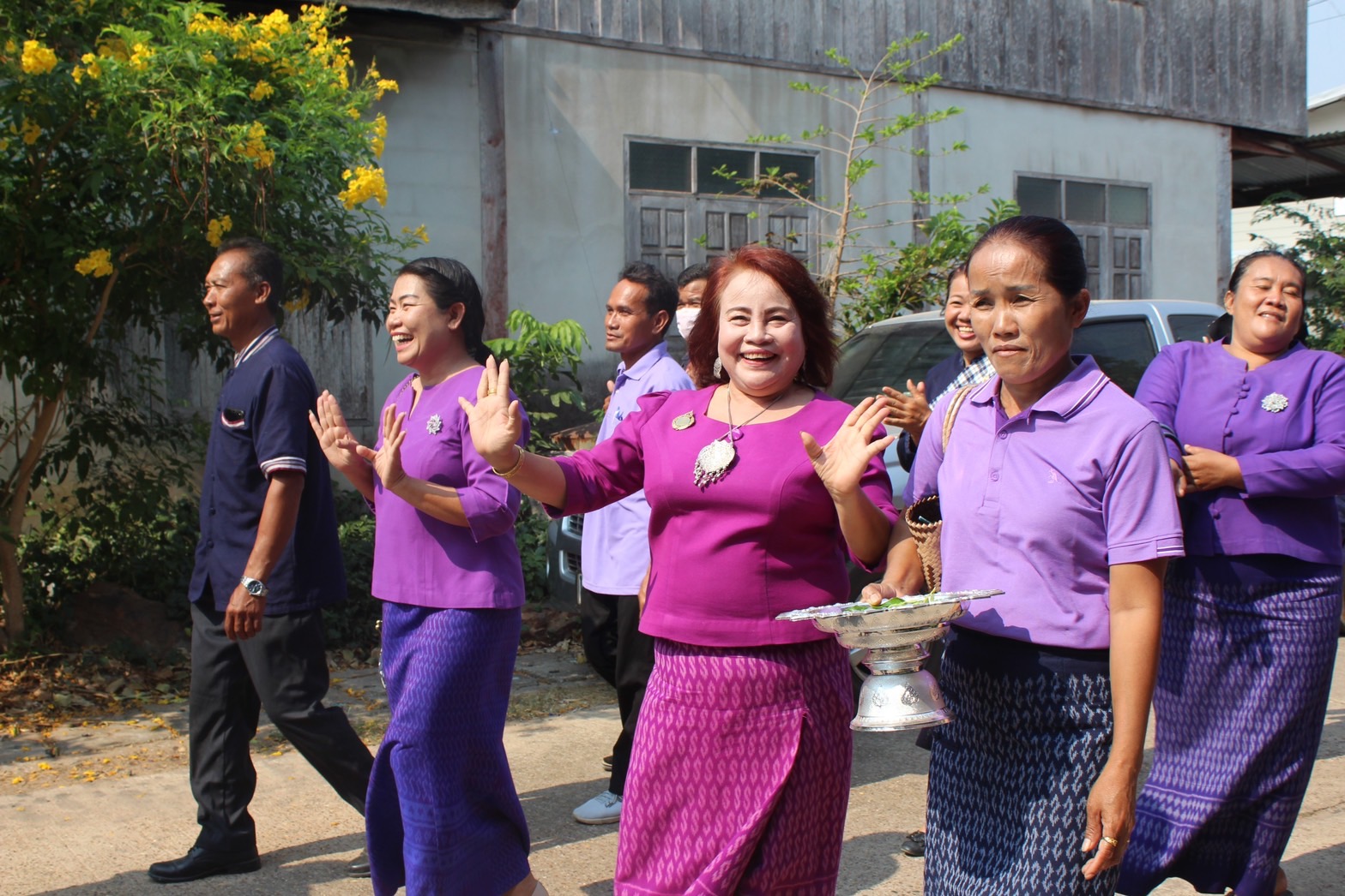 พช.ยโสธร ดำเนินกิจกรรมทอดผ้าป่าสามัคคี สมทบกองทุนพัฒนาเด็กชนบทในพระราชูปถัมภ์สมเด็จพระเทพรัตนราชสุดาฯสยามบรมราชกุมารี ณ วัดโพธาราม บ้านโพธิ์ทอง หมู่ที่ 12 ตำบลห้องแซง อำเภอเลิงนกทา จังหวัดยโสธร