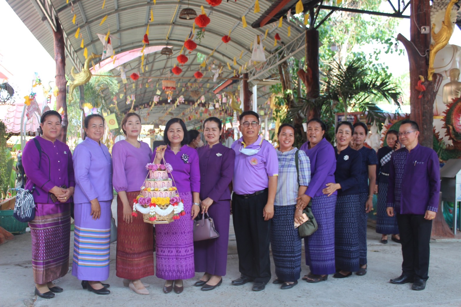 พช.ยโสธร ดำเนินกิจกรรมทอดผ้าป่าสามัคคี สมทบกองทุนพัฒนาเด็กชนบทในพระราชูปถัมภ์สมเด็จพระเทพรัตนราชสุดาฯสยามบรมราชกุมารี ณ วัดโพธาราม บ้านโพธิ์ทอง หมู่ที่ 12 ตำบลห้องแซง อำเภอเลิงนกทา จังหวัดยโสธร