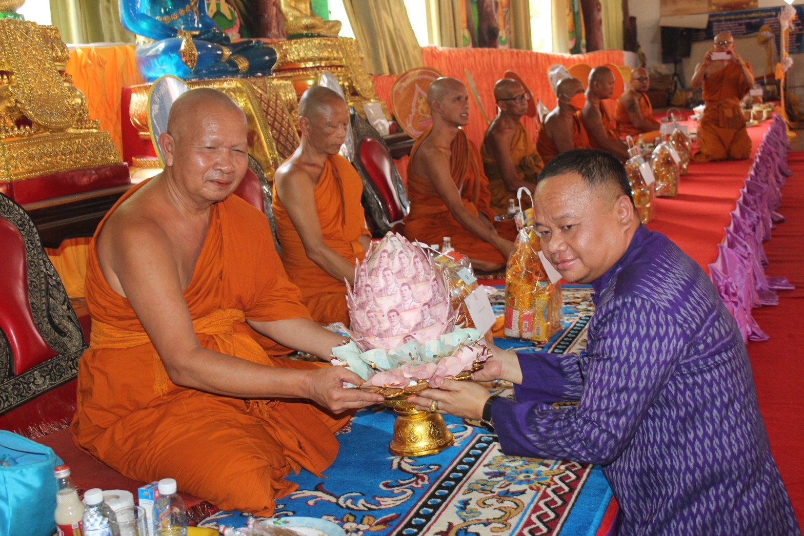 พช.ยโสธร ดำเนินกิจกรรมทอดผ้าป่าสามัคคี สมทบกองทุนพัฒนาเด็กชนบทในพระราชูปถัมภ์สมเด็จพระเทพรัตนราชสุดาฯสยามบรมราชกุมารี ณ วัดโพธาราม บ้านโพธิ์ทอง หมู่ที่ 12 ตำบลห้องแซง อำเภอเลิงนกทา จังหวัดยโสธร