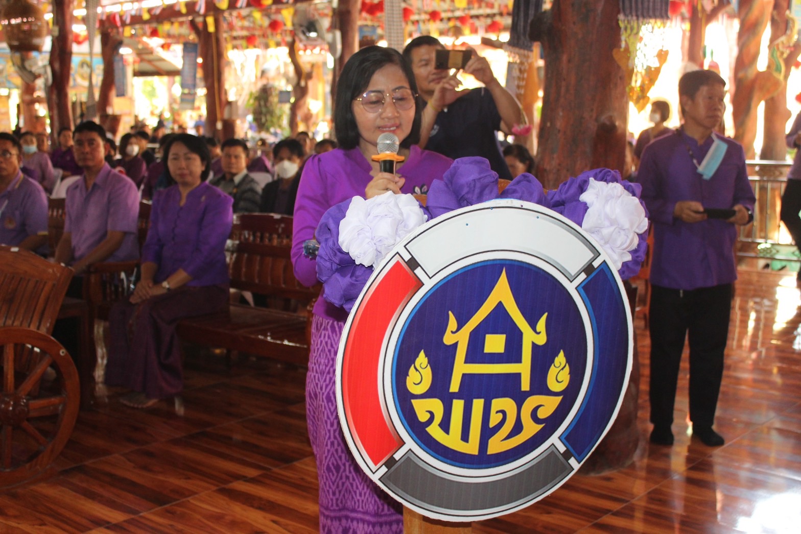 พช.ยโสธร ดำเนินกิจกรรมทอดผ้าป่าสามัคคี สมทบกองทุนพัฒนาเด็กชนบทในพระราชูปถัมภ์สมเด็จพระเทพรัตนราชสุดาฯสยามบรมราชกุมารี ณ วัดโพธาราม บ้านโพธิ์ทอง หมู่ที่ 12 ตำบลห้องแซง อำเภอเลิงนกทา จังหวัดยโสธร