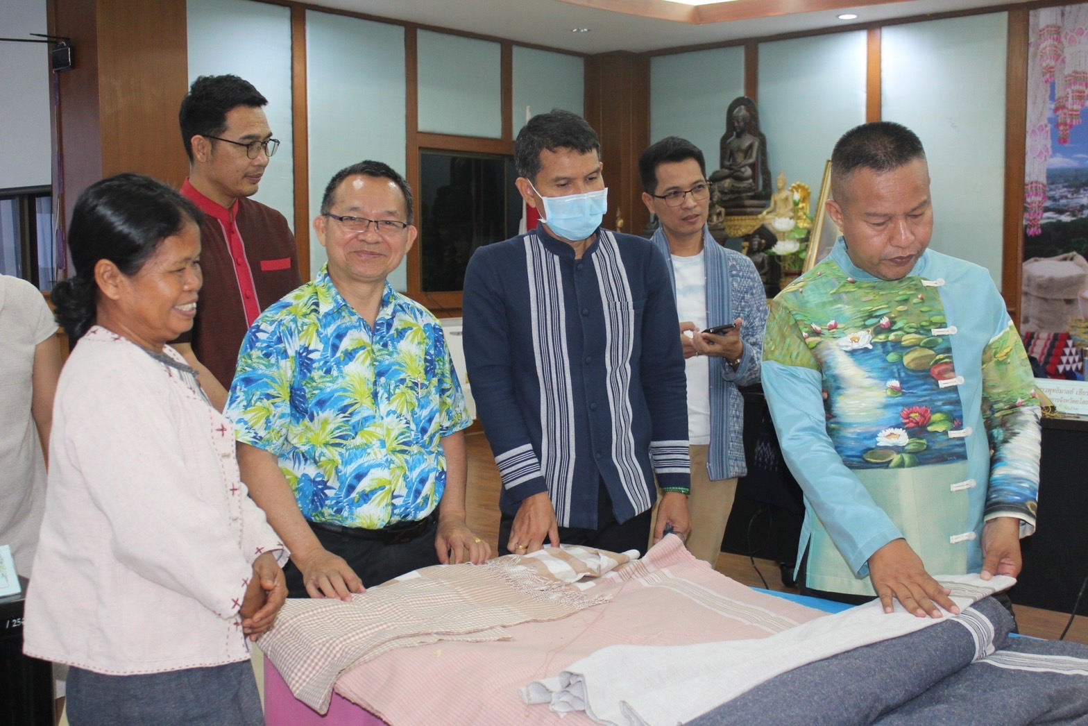 พช.ยโสธร เดินหน้าเร่งพัฒนาลายผ้า “ผ้าไทยใส่ให้สนุก” ของสมเด็จพระเจ้าลูกเธอ เจ้าฟ้าสิริวัณณวรี นารีรัตนราชกัญญา