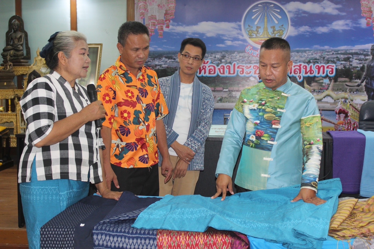 พช.ยโสธร เดินหน้าเร่งพัฒนาลายผ้า “ผ้าไทยใส่ให้สนุก” ของสมเด็จพระเจ้าลูกเธอ เจ้าฟ้าสิริวัณณวรี นารีรัตนราชกัญญา