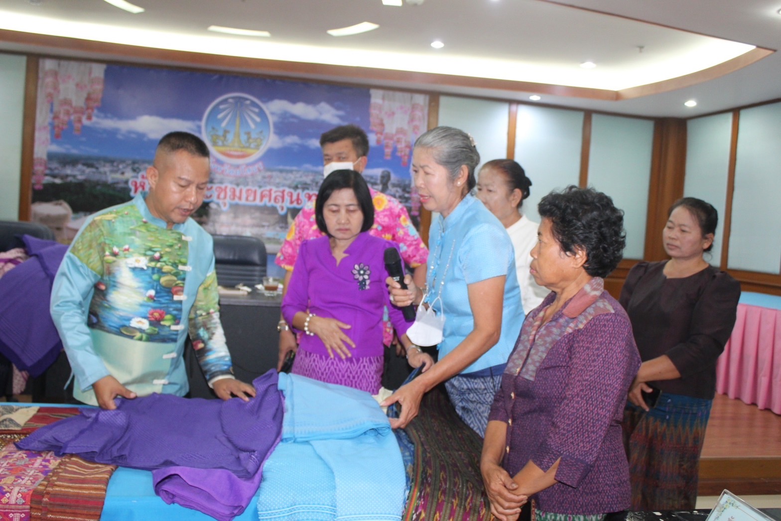 พช.ยโสธร เดินหน้าเร่งพัฒนาลายผ้า “ผ้าไทยใส่ให้สนุก” ของสมเด็จพระเจ้าลูกเธอ เจ้าฟ้าสิริวัณณวรี นารีรัตนราชกัญญา
