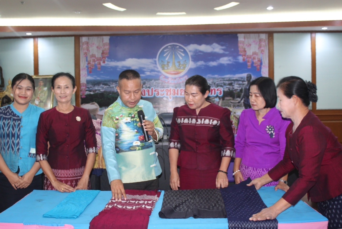 พช.ยโสธร เดินหน้าเร่งพัฒนาลายผ้า “ผ้าไทยใส่ให้สนุก” ของสมเด็จพระเจ้าลูกเธอ เจ้าฟ้าสิริวัณณวรี นารีรัตนราชกัญญา