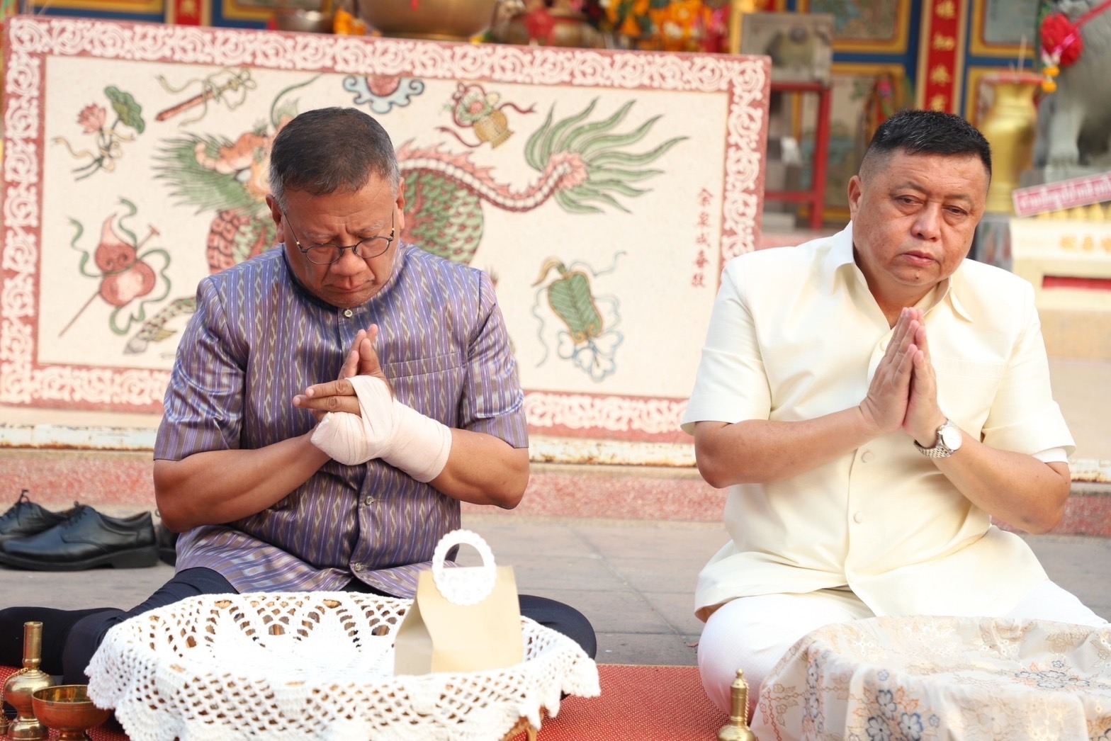 ☘พช.ยโสธรร่วมทำบุญตักบาตรย้อนยุค วิถีถิ่น วิถีไทย ถนนคนเดินยโสธร เมืองเก่าบ้านสิงห์ท่า และร่วมกันสวมใส่ผ้าไทยตามโครงการ “ผ้าไทยใส่ให้สนุก”