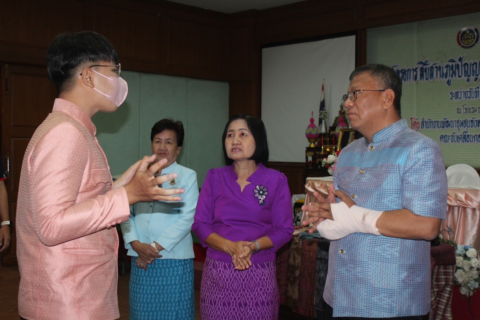 พช.ยโสธร เดินหน้าเร่งพัฒนาลายผ้า “ผ้าไทยใส่ให้สนุก”ในโครงการ สืบสานภูมิปัญญา ผ้าทอจังหวัดยโสธร