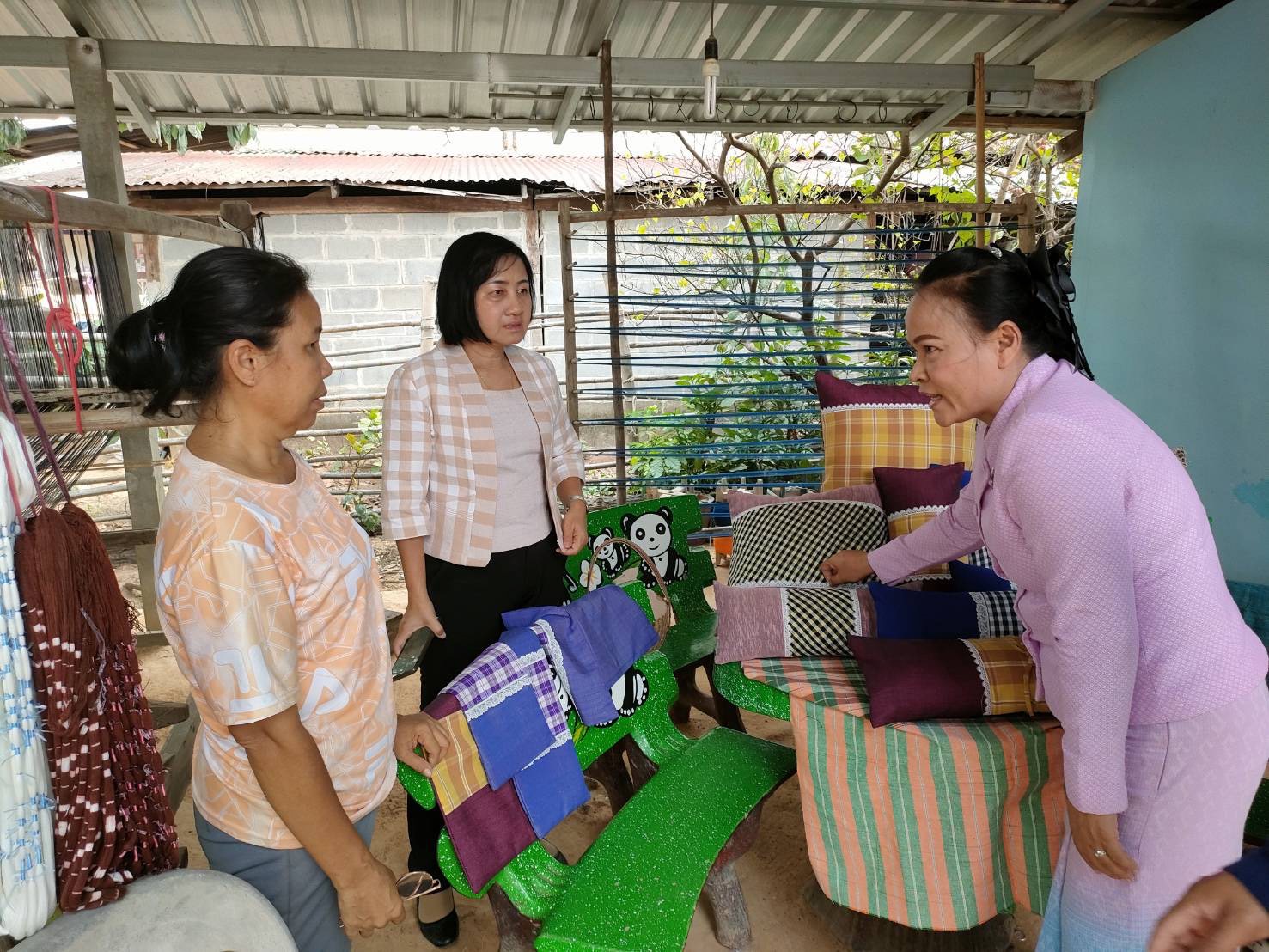 พช.ยโสธร ลงพื้นที่ติดตาม สนับสนุนการดำเนินงานการดำเนินงานตามโครงการพัฒนาผลิตภัณฑ์สินค้าชุมชน กิจกรรมส่งเสริมกระบวนการเครือข่ายองค์ความรู้ ( Knowledge – Based OTOP : KBO) กิจกรรมที่ 2 พัฒนาผลิตภัณฑ์ OTOP