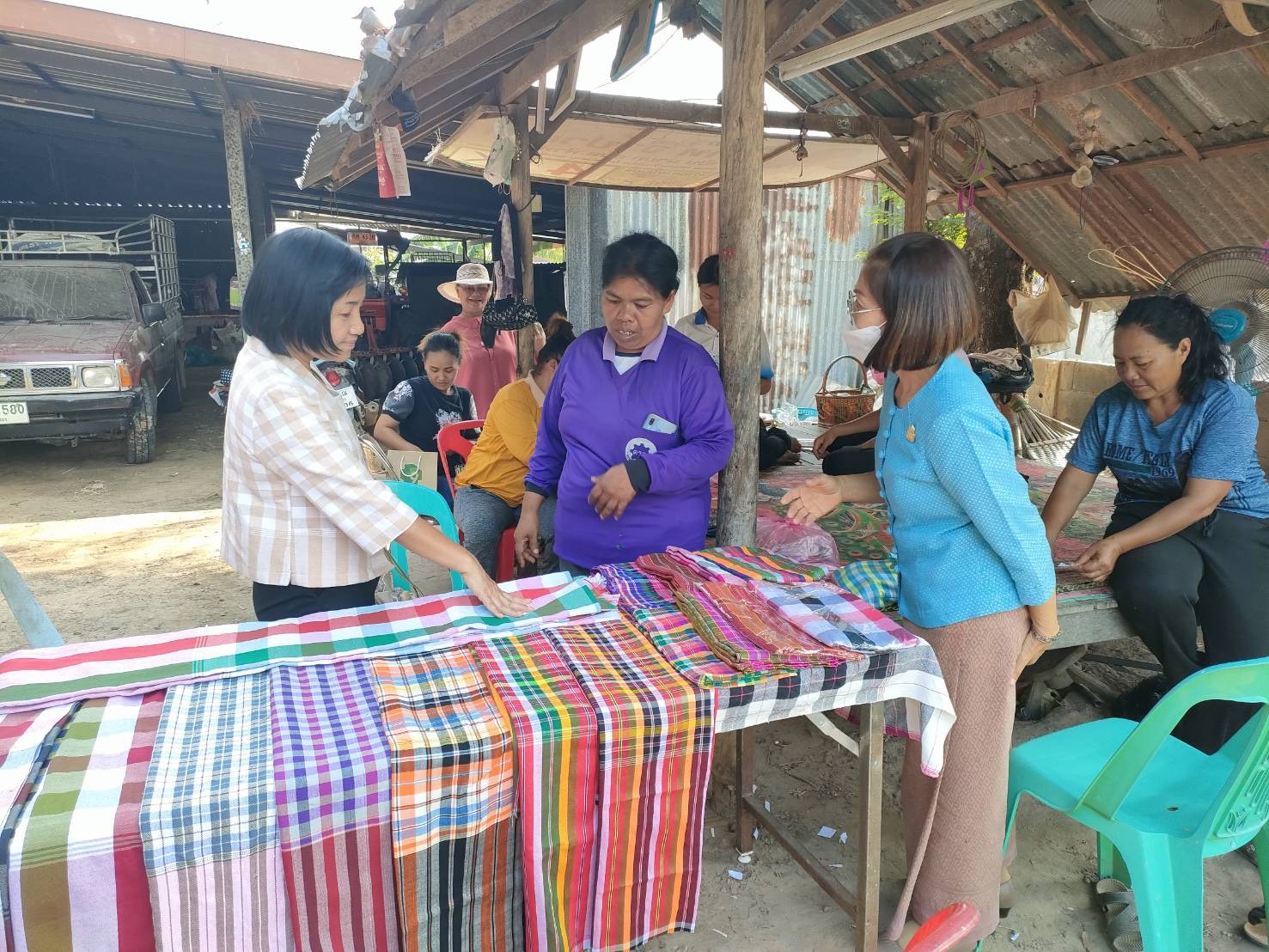 พช.ยโสธร ลงพื้นที่ติดตาม สนับสนุนการดำเนินงานการดำเนินงานตามโครงการพัฒนาผลิตภัณฑ์สินค้าชุมชน กิจกรรมส่งเสริมกระบวนการเครือข่ายองค์ความรู้ ( Knowledge – Based OTOP : KBO) กิจกรรมที่ 2 พัฒนาผลิตภัณฑ์ OTOP