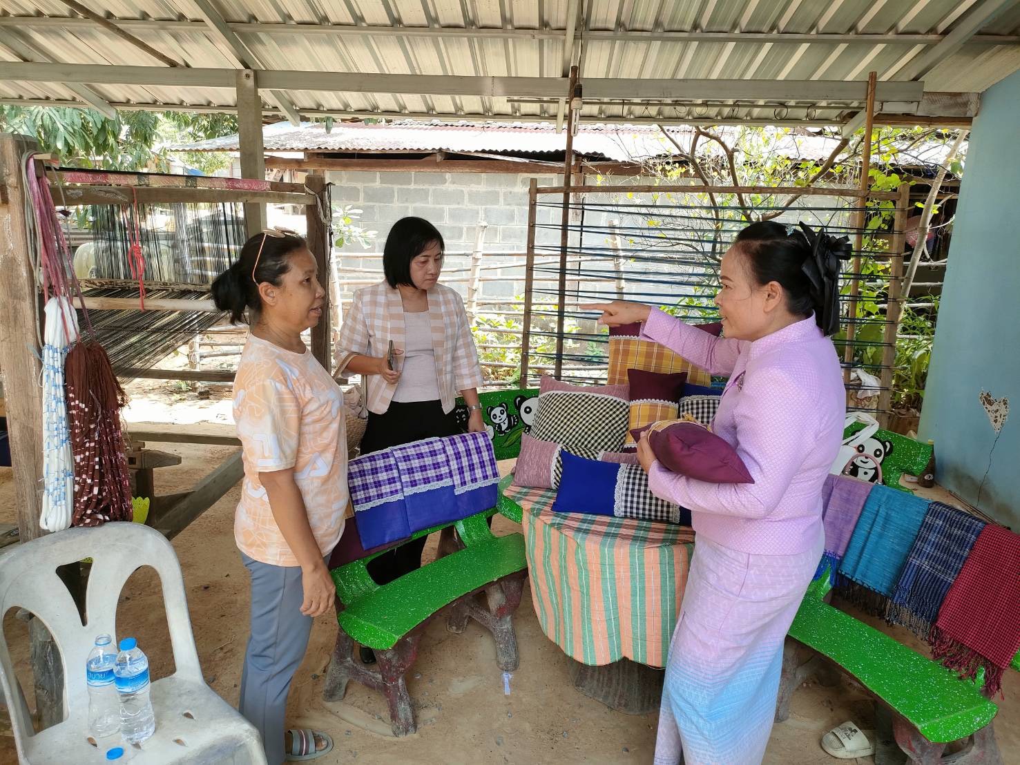 พช.ยโสธร ลงพื้นที่ติดตาม สนับสนุนการดำเนินงานการดำเนินงานตามโครงการพัฒนาผลิตภัณฑ์สินค้าชุมชน กิจกรรมส่งเสริมกระบวนการเครือข่ายองค์ความรู้ ( Knowledge – Based OTOP : KBO) กิจกรรมที่ 2 พัฒนาผลิตภัณฑ์ OTOP