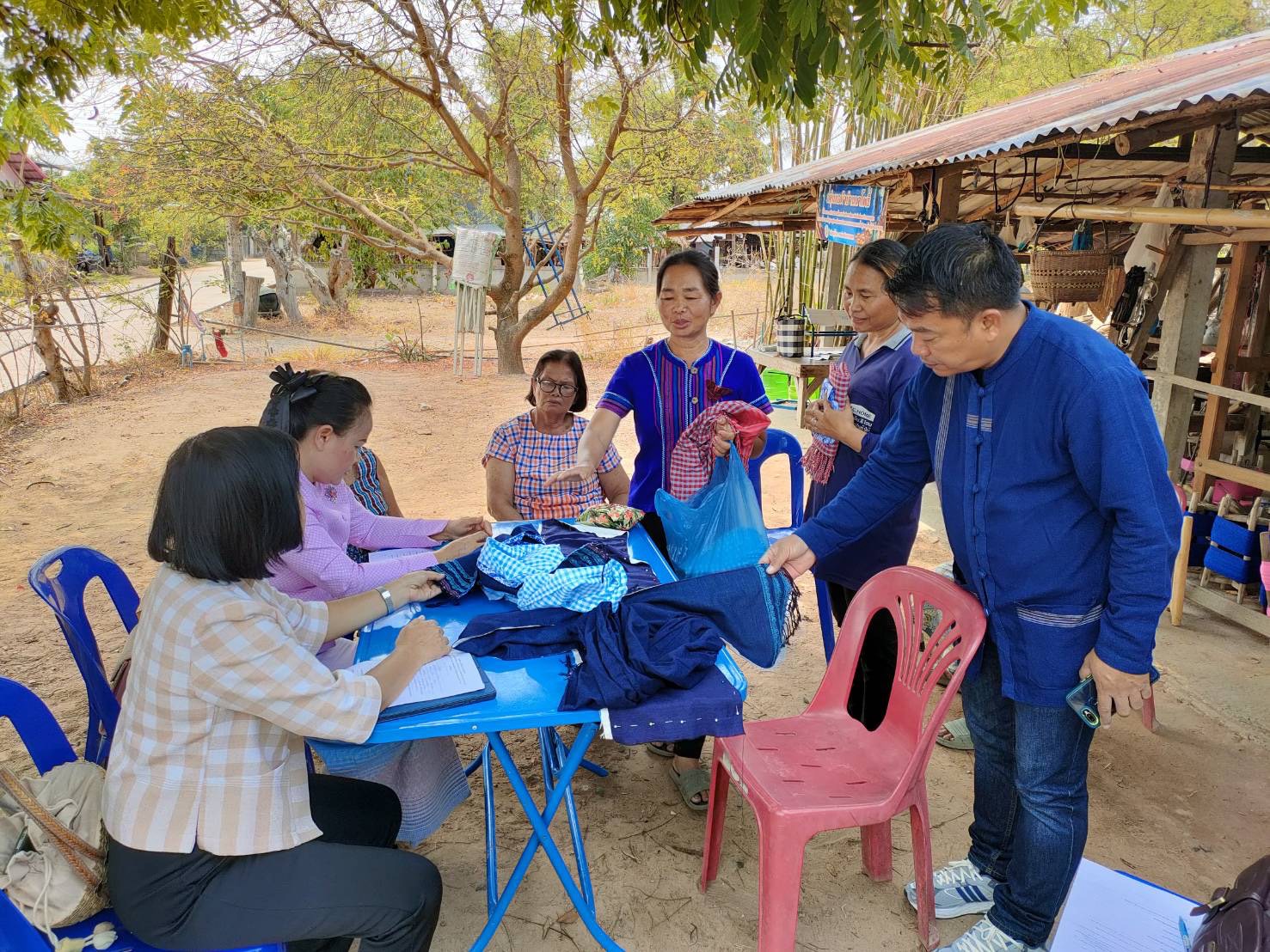 พช.ยโสธร ลงพื้นที่ติดตาม สนับสนุนการดำเนินงานการดำเนินงานตามโครงการพัฒนาผลิตภัณฑ์สินค้าชุมชน กิจกรรมส่งเสริมกระบวนการเครือข่ายองค์ความรู้ ( Knowledge – Based OTOP : KBO) กิจกรรมที่ 2 พัฒนาผลิตภัณฑ์ OTOP