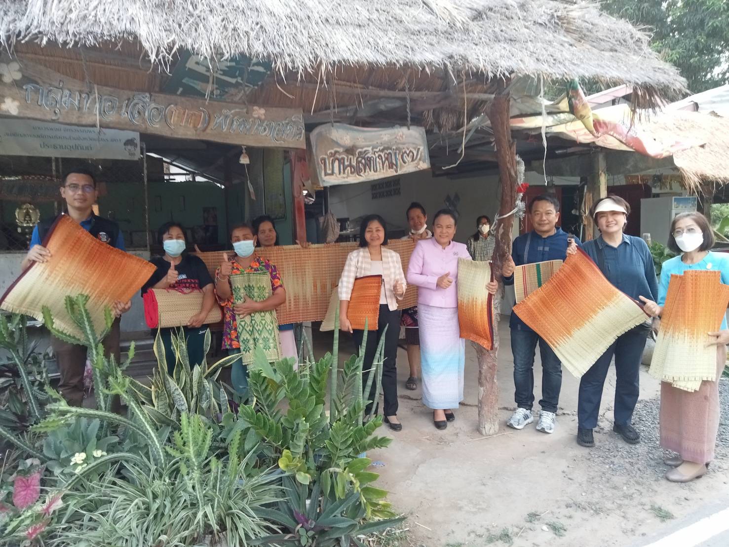 พช.ยโสธร ลงพื้นที่ติดตาม สนับสนุนการดำเนินงานการดำเนินงานตามโครงการพัฒนาผลิตภัณฑ์สินค้าชุมชน กิจกรรมส่งเสริมกระบวนการเครือข่ายองค์ความรู้ ( Knowledge – Based OTOP : KBO) กิจกรรมที่ 2 พัฒนาผลิตภัณฑ์ OTOP