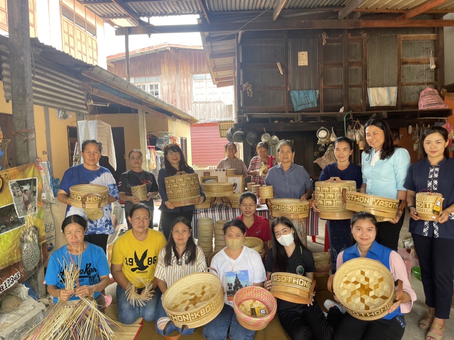 พช.ยโสธร ลงพื้นที่ติดตาม สนับสนุนการดำเนินงานการดำเนินงานตามโครงการพัฒนาผลิตภัณฑ์สินค้าชุมชน กิจกรรมส่งเสริมกระบวนการเครือข่ายองค์ความรู้ ( Knowledge – Based OTOP : KBO) กิจกรรมที่ 2 พัฒนาผลิตภัณฑ์ OTOP