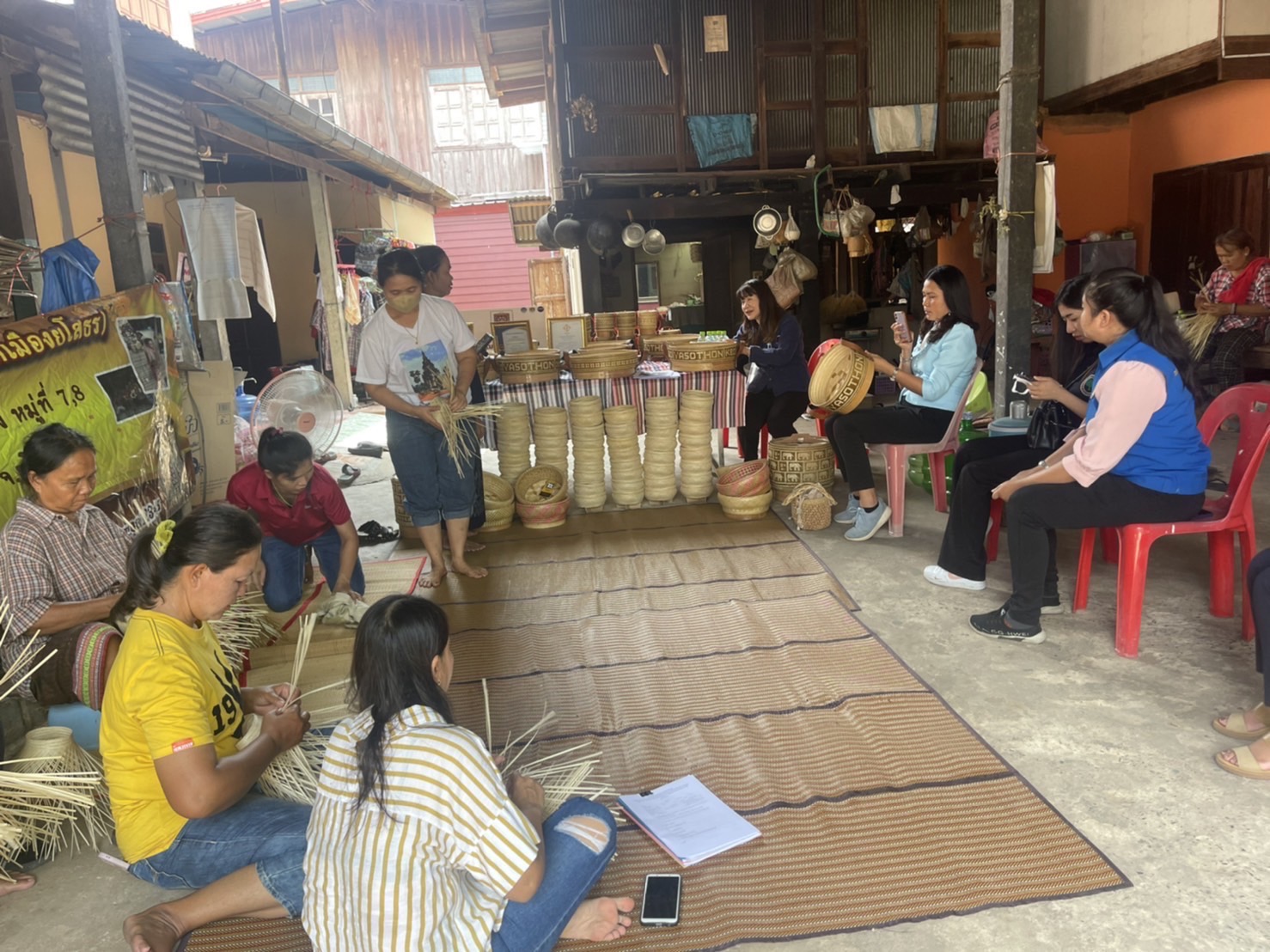 พช.ยโสธร ลงพื้นที่ติดตาม สนับสนุนการดำเนินงานการดำเนินงานตามโครงการพัฒนาผลิตภัณฑ์สินค้าชุมชน กิจกรรมส่งเสริมกระบวนการเครือข่ายองค์ความรู้ ( Knowledge – Based OTOP : KBO) กิจกรรมที่ 2 พัฒนาผลิตภัณฑ์ OTOP