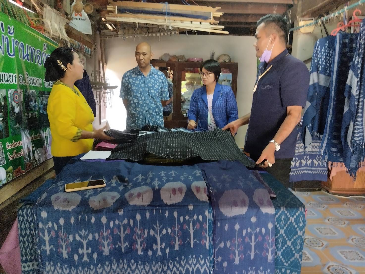 พช.ยโสธร ลงพื้นที่ติดตาม สนับสนุนการดำเนินงานการดำเนินงานตามโครงการพัฒนาผลิตภัณฑ์สินค้าชุมชน กิจกรรมส่งเสริมกระบวนการเครือข่ายองค์ความรู้ ( Knowledge – Based OTOP : KBO) กิจกรรมที่ 2 พัฒนาผลิตภัณฑ์ OTOP