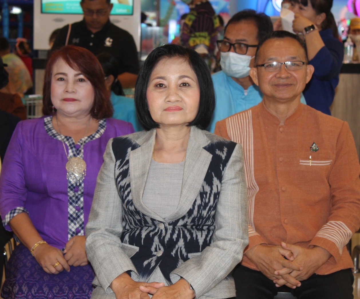 ?พช.ยโสธร ดำเนินกิจกรรม ทดสอบตลาด ตามโครงการพัฒนาผลิตภัณฑ์สินค้าชุมชนกิจกรรมส่งเสริมกระบวนการเครือข่ายองค์ความรู้ (Knowledge – Based OTOP : KBO) กิจกรรมย่อย พัฒนาผลิตภัณฑ์ OTOP โดยเครือข่ายองค์ความรู้ KBO จังหวัดยโสธร