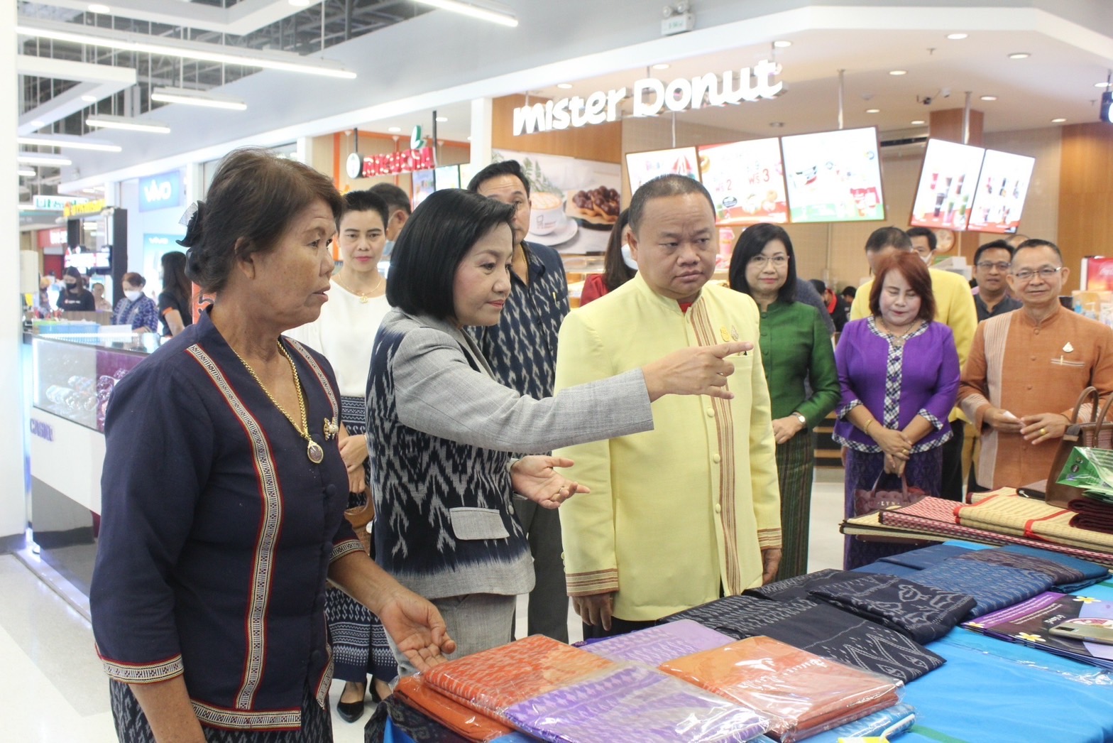 ?พช.ยโสธร ดำเนินกิจกรรม ทดสอบตลาด ตามโครงการพัฒนาผลิตภัณฑ์สินค้าชุมชนกิจกรรมส่งเสริมกระบวนการเครือข่ายองค์ความรู้ (Knowledge – Based OTOP : KBO) กิจกรรมย่อย พัฒนาผลิตภัณฑ์ OTOP โดยเครือข่ายองค์ความรู้ KBO จังหวัดยโสธร