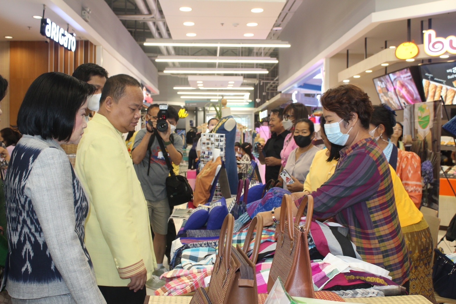 ?พช.ยโสธร ดำเนินกิจกรรม ทดสอบตลาด ตามโครงการพัฒนาผลิตภัณฑ์สินค้าชุมชนกิจกรรมส่งเสริมกระบวนการเครือข่ายองค์ความรู้ (Knowledge – Based OTOP : KBO) กิจกรรมย่อย พัฒนาผลิตภัณฑ์ OTOP โดยเครือข่ายองค์ความรู้ KBO จังหวัดยโสธร