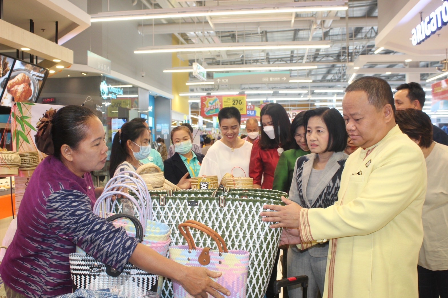 ?พช.ยโสธร ดำเนินกิจกรรม ทดสอบตลาด ตามโครงการพัฒนาผลิตภัณฑ์สินค้าชุมชนกิจกรรมส่งเสริมกระบวนการเครือข่ายองค์ความรู้ (Knowledge – Based OTOP : KBO) กิจกรรมย่อย พัฒนาผลิตภัณฑ์ OTOP โดยเครือข่ายองค์ความรู้ KBO จังหวัดยโสธร